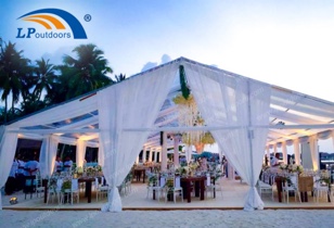 Шатер для свадебного сада на открытом воздухе с прозрачным небом открывает больше возможностей для проведения мероприятий