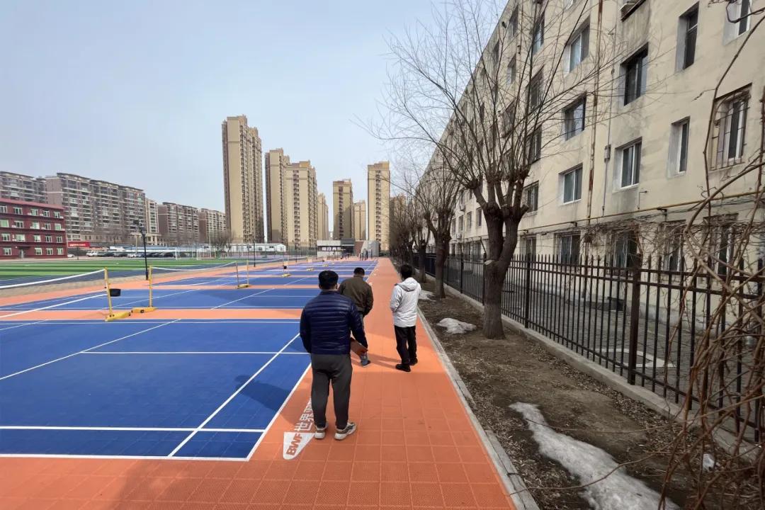 спортивная площадка на открытом воздухе