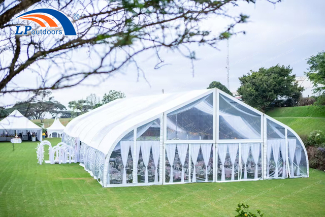 500 человек изогнутая прозрачная крыша с прозрачной крышей, кривая, свадебный шатер с подкладкой для свадьбы 